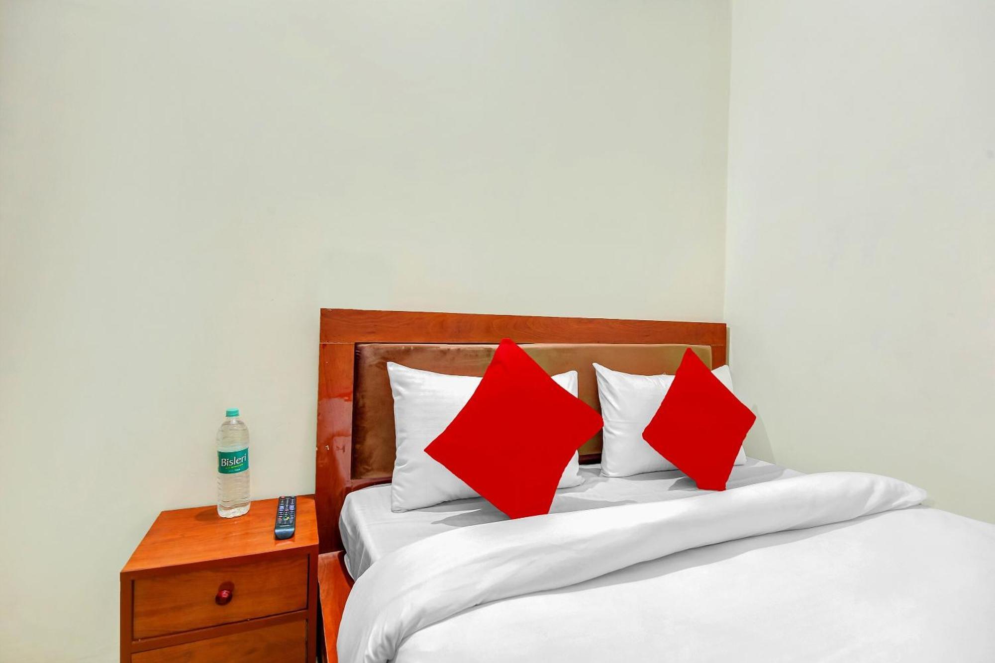 Hotel O Yash Hotel ガーズィヤーバード エクステリア 写真