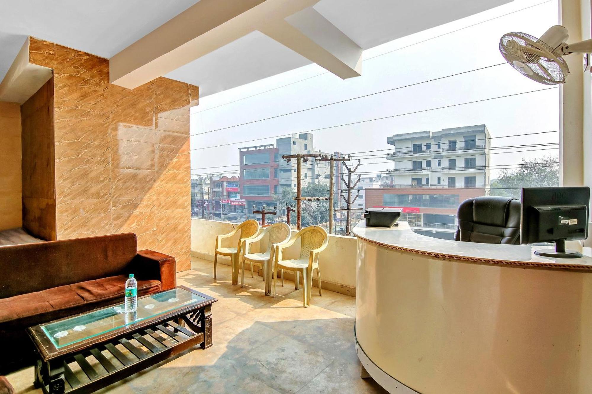 Hotel O Yash Hotel ガーズィヤーバード エクステリア 写真