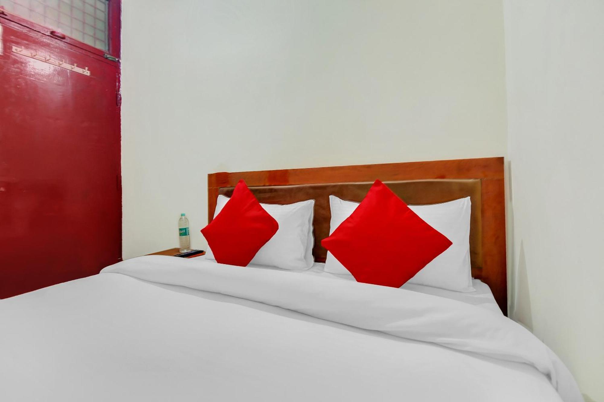 Hotel O Yash Hotel ガーズィヤーバード エクステリア 写真