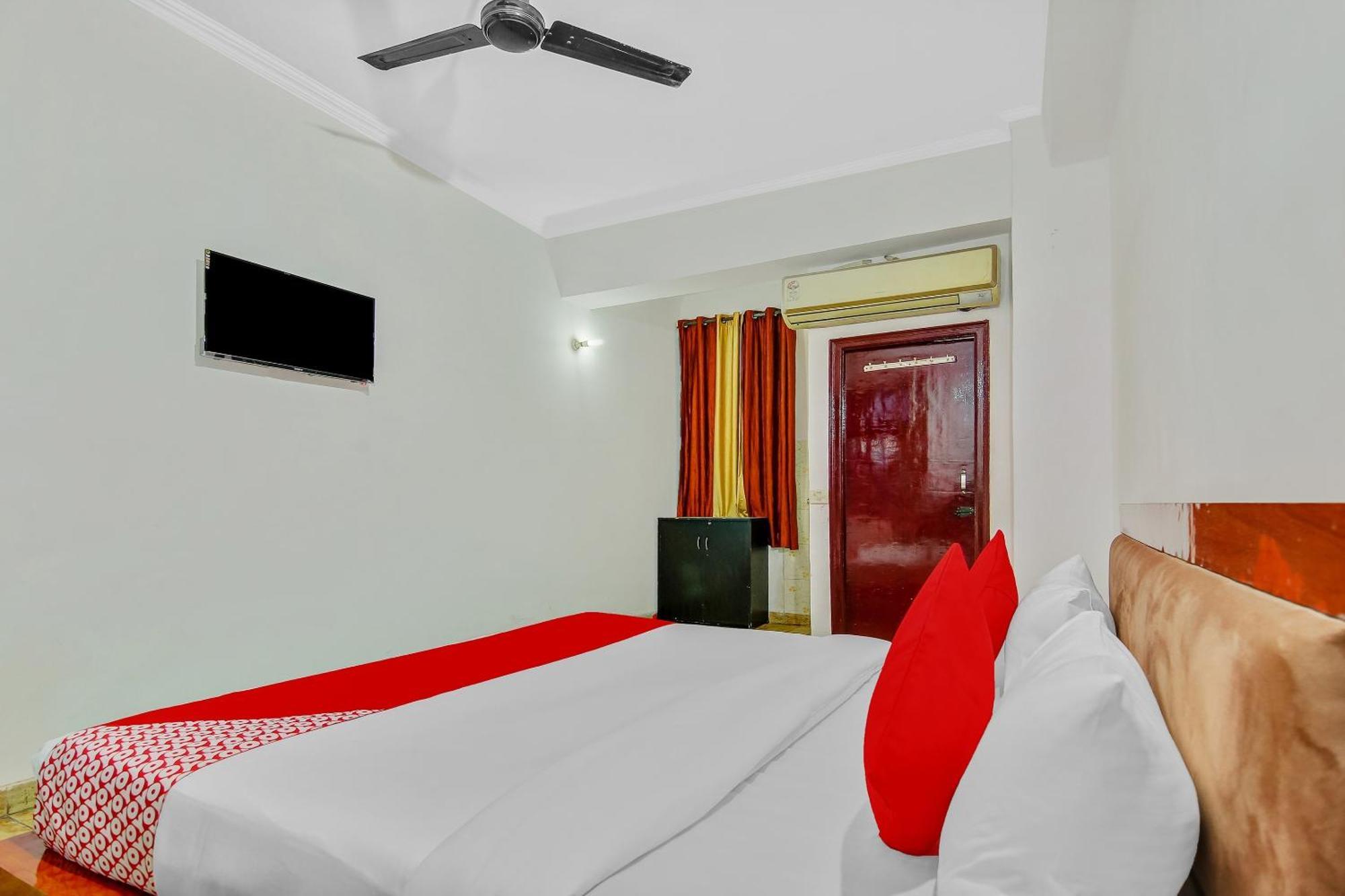 Hotel O Yash Hotel ガーズィヤーバード エクステリア 写真